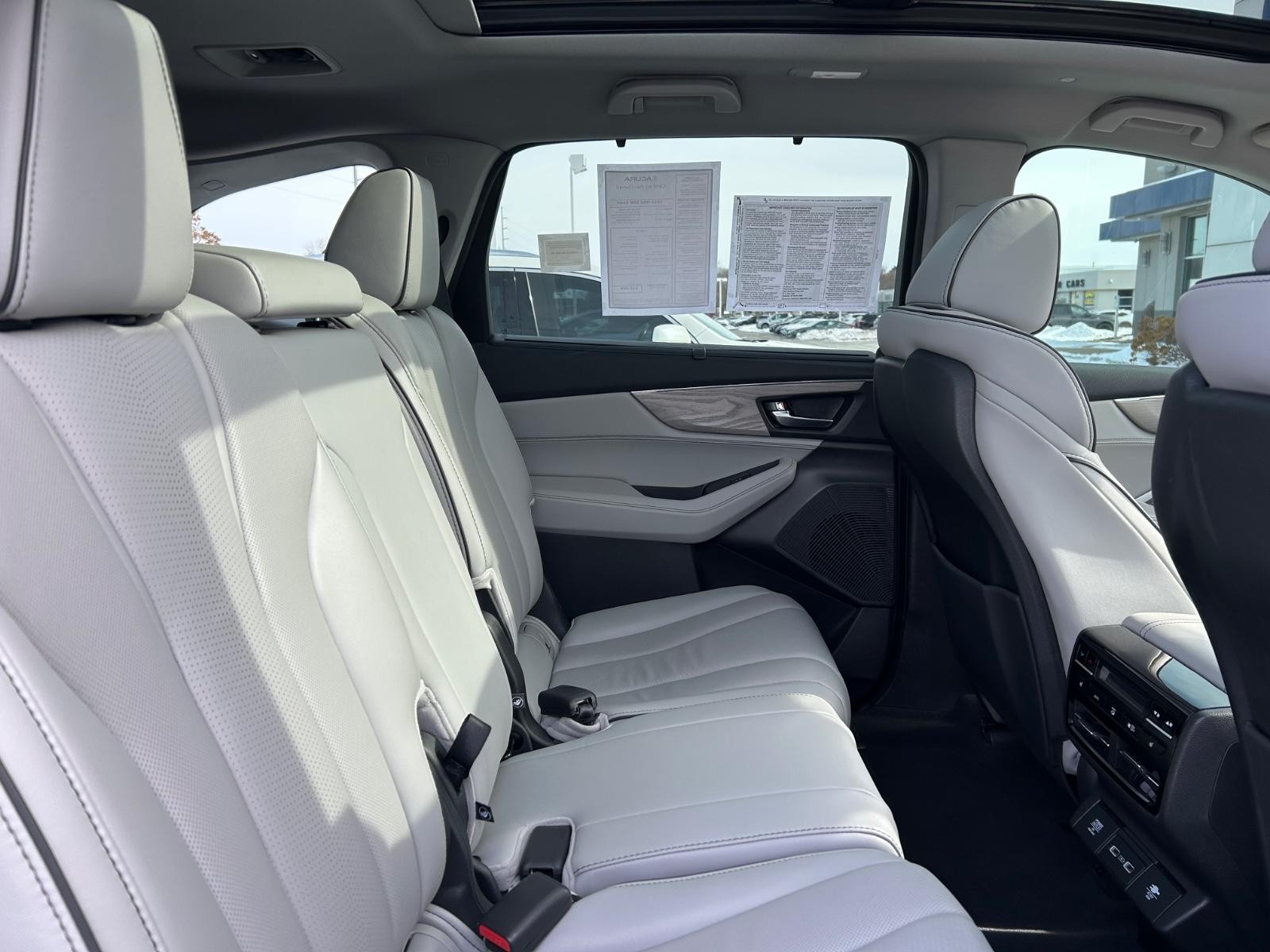 Acura MDX Vehicle Image 10