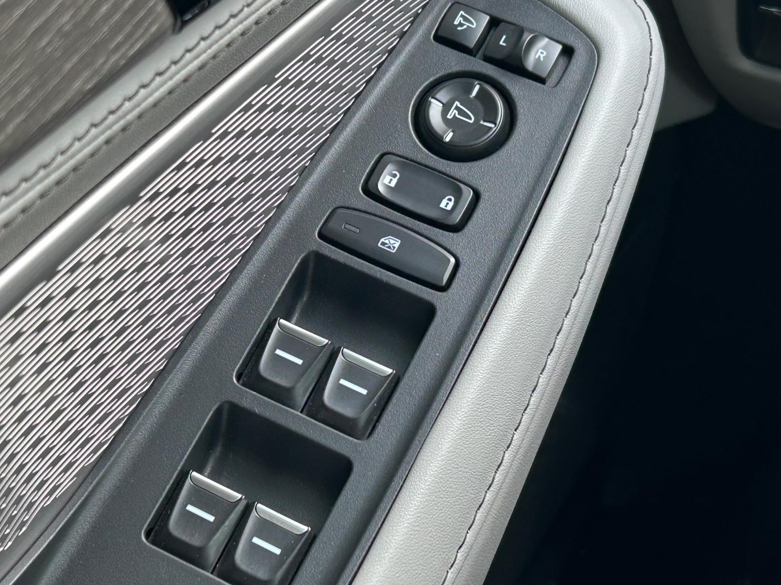 Acura MDX Vehicle Image 21