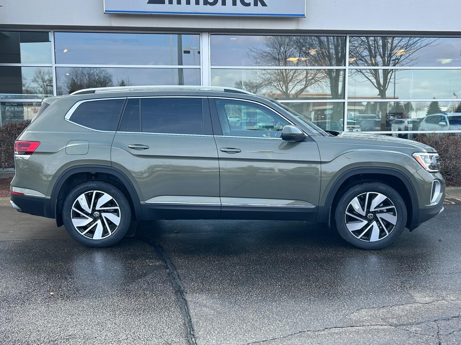 Volkswagen Atlas Vehicle Image 02