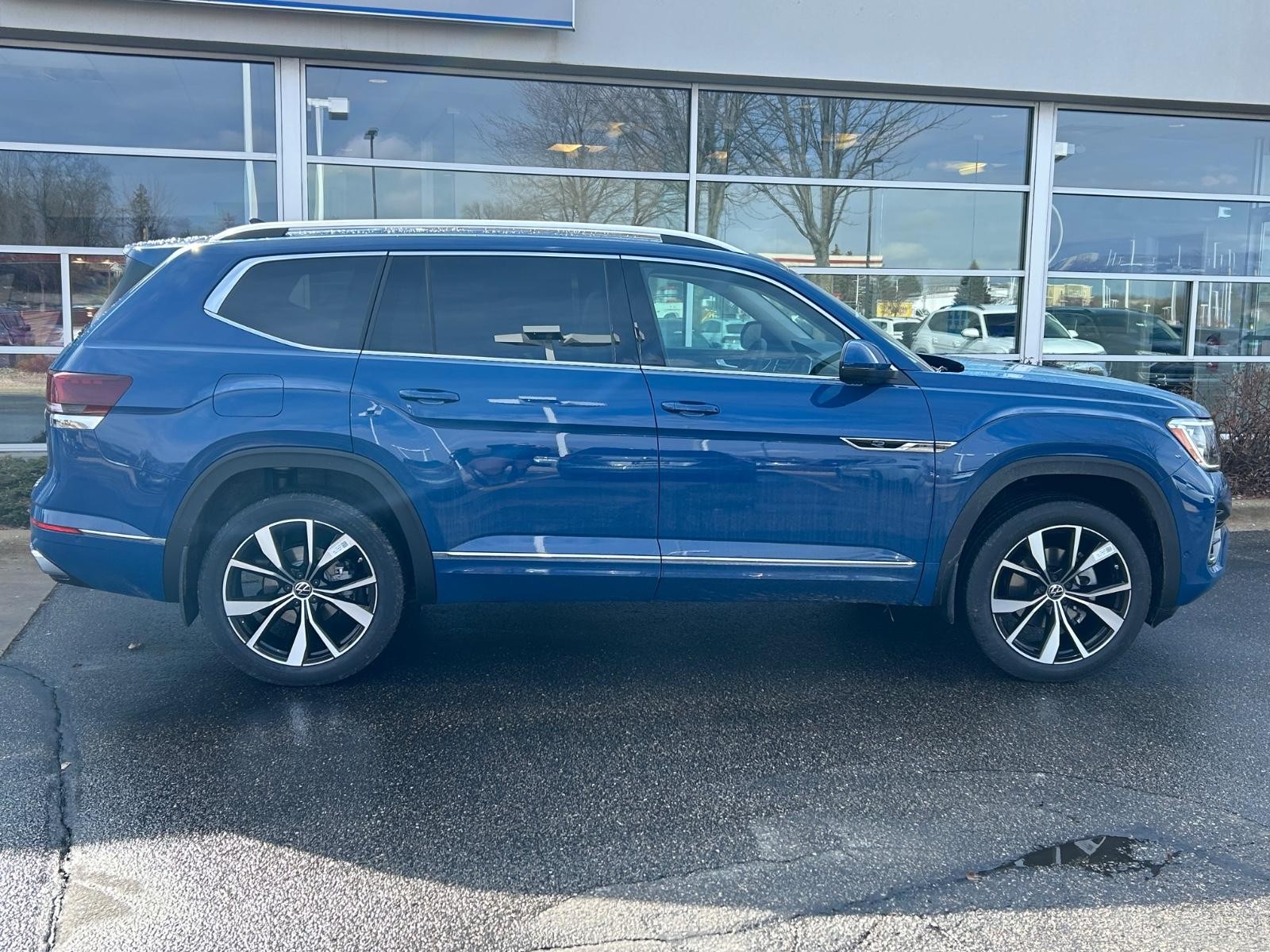 Volkswagen Atlas Vehicle Image 02