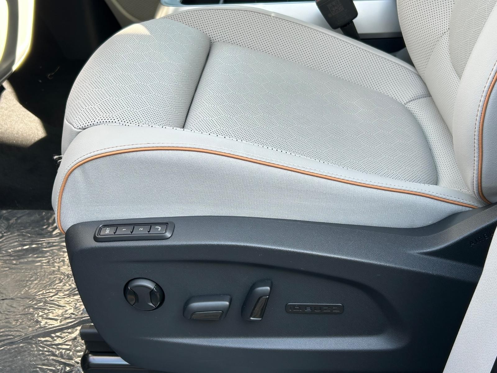 Volkswagen ID. Buzz Vehicle Image 17