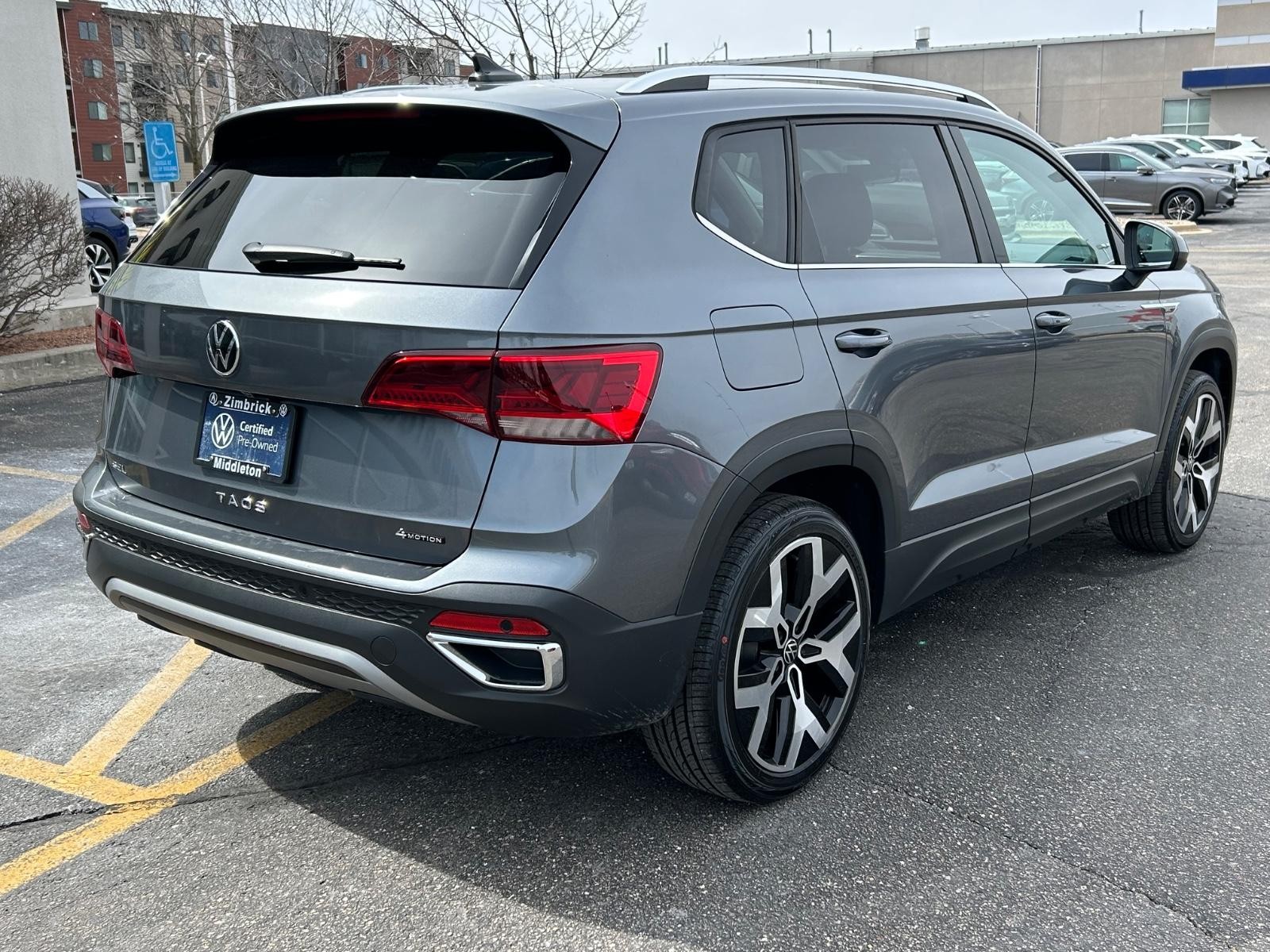 Volkswagen Taos Vehicle Image 03