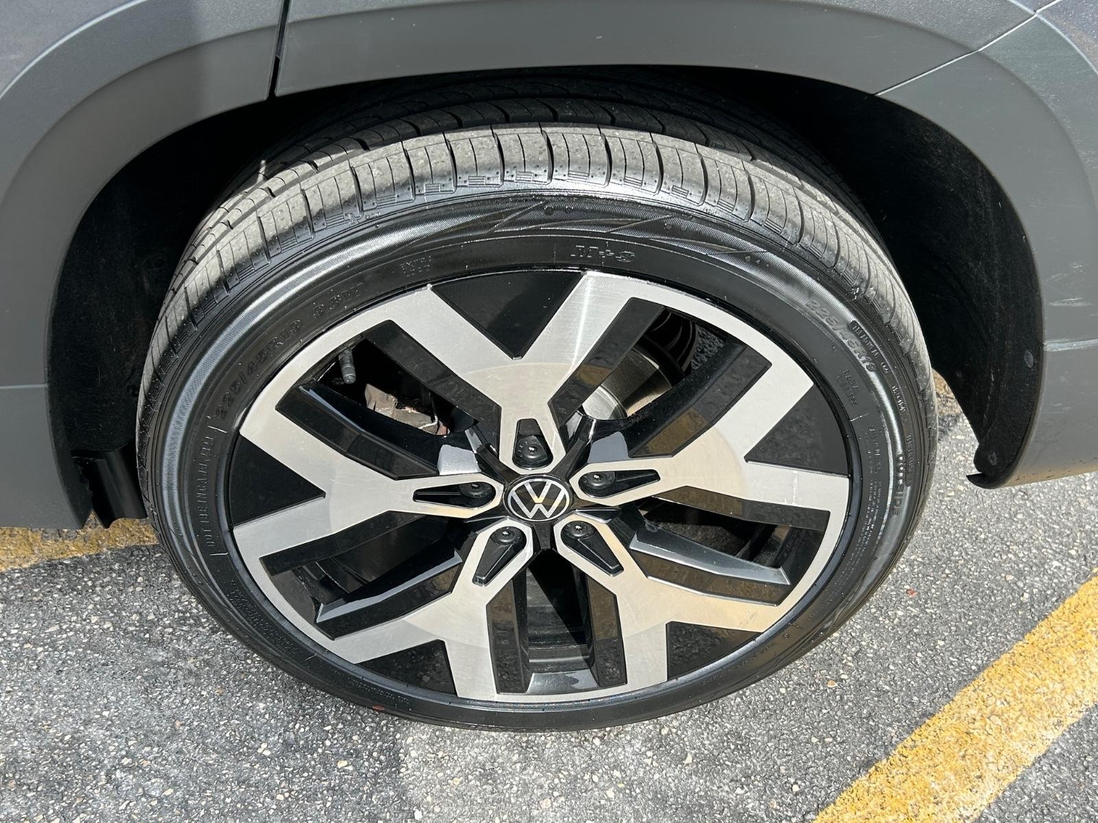 Volkswagen Taos Vehicle Image 07