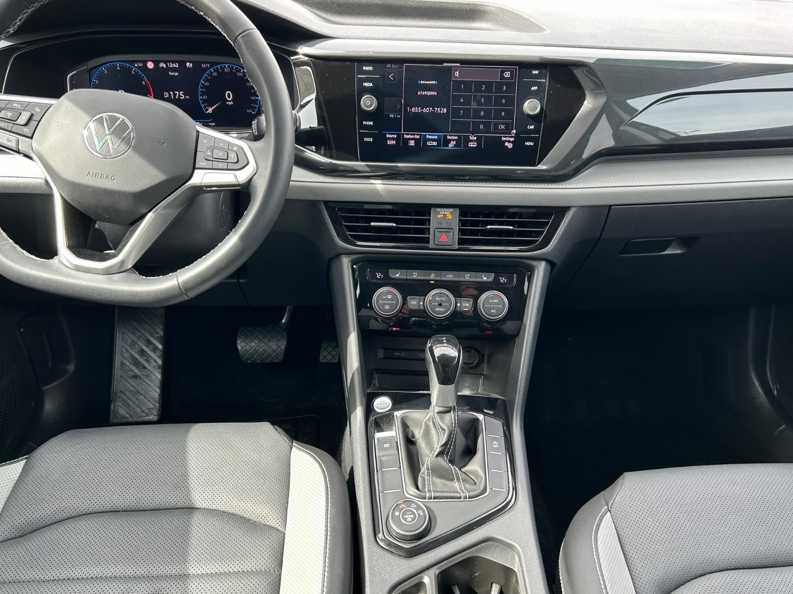 Volkswagen Taos Vehicle Image 11