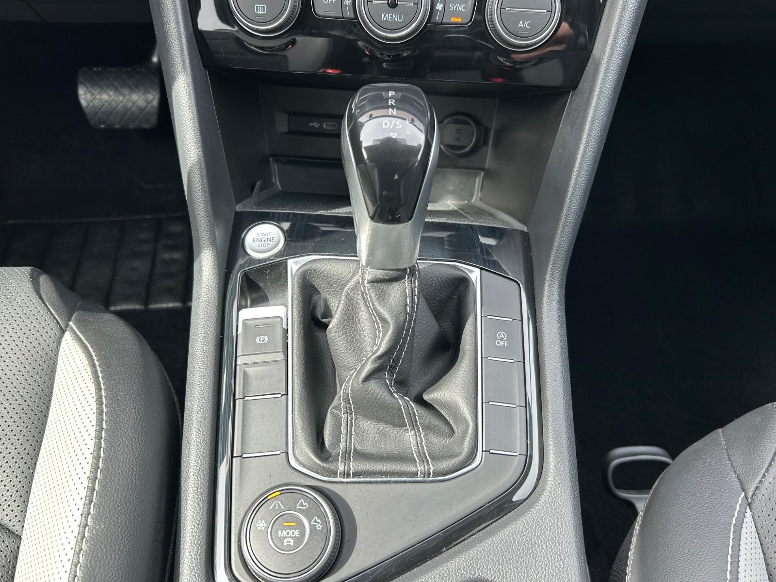 Volkswagen Taos Vehicle Image 13