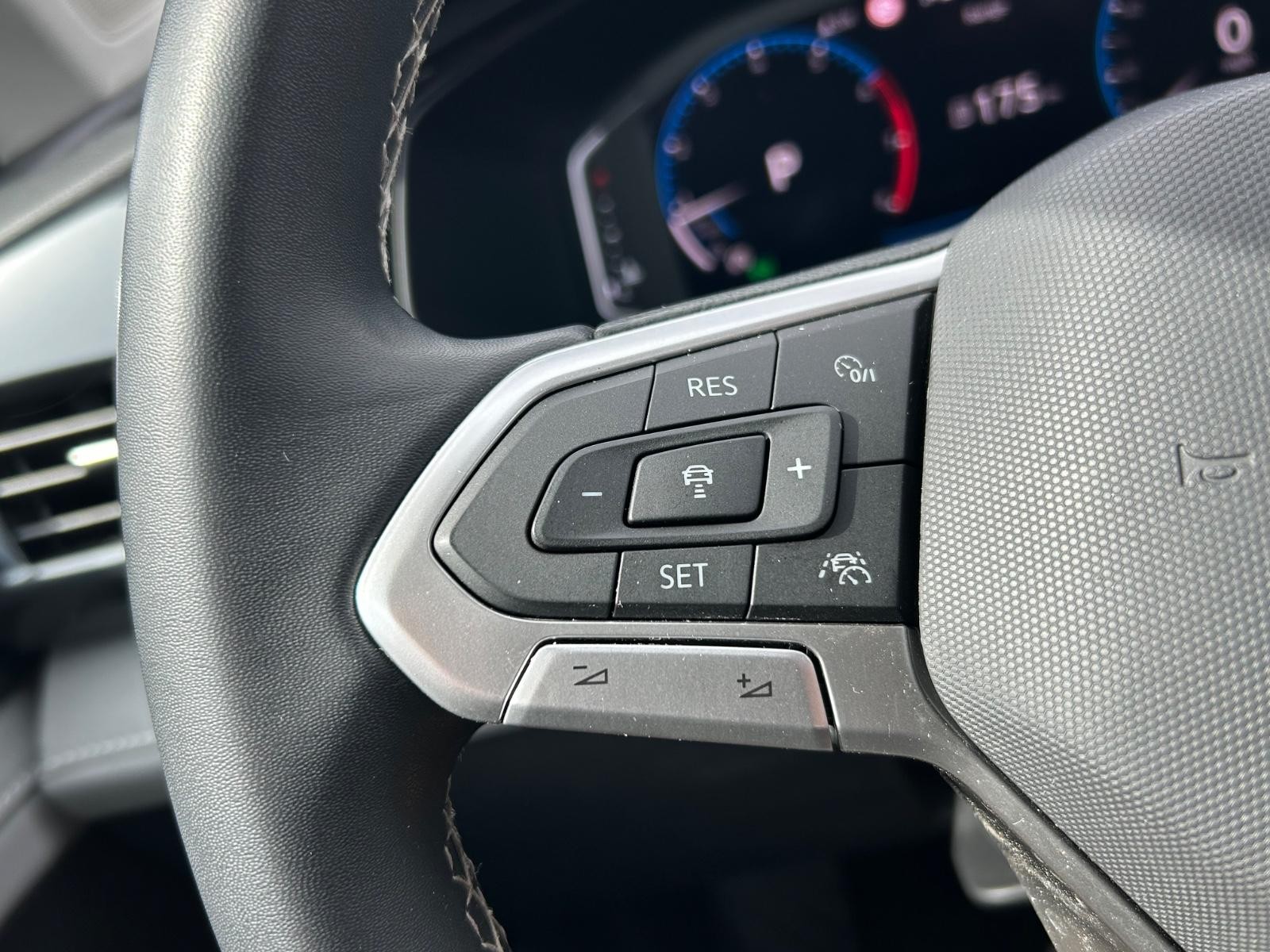Volkswagen Taos Vehicle Image 16
