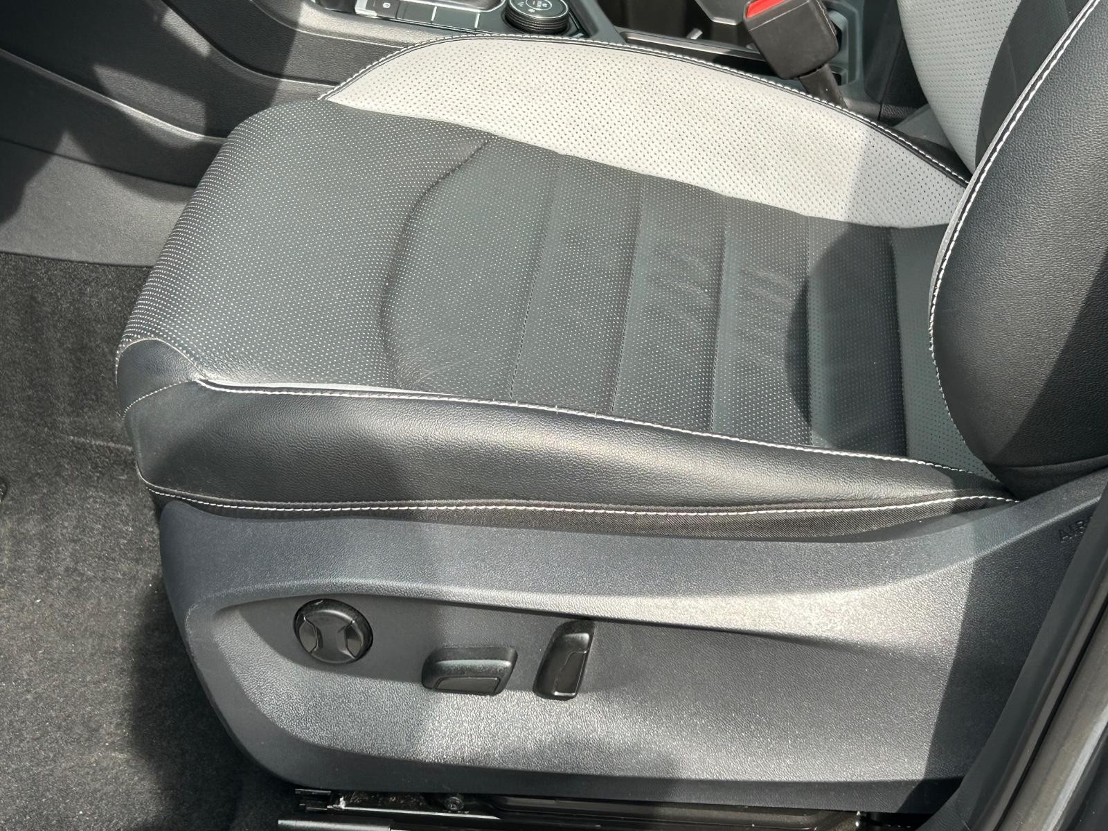 Volkswagen Taos Vehicle Image 22