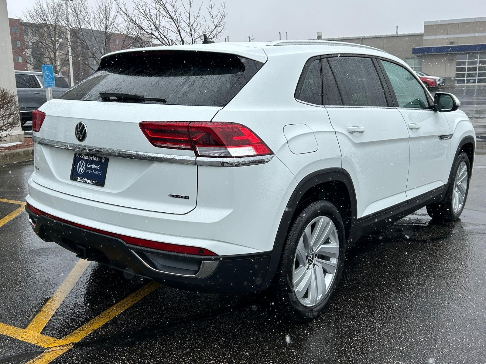 Volkswagen Atlas Cross Sport Vehicle Image 03