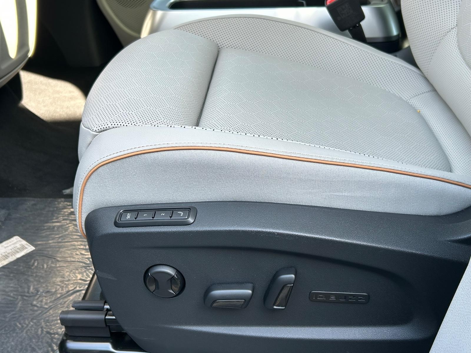 Volkswagen ID. Buzz Vehicle Image 17