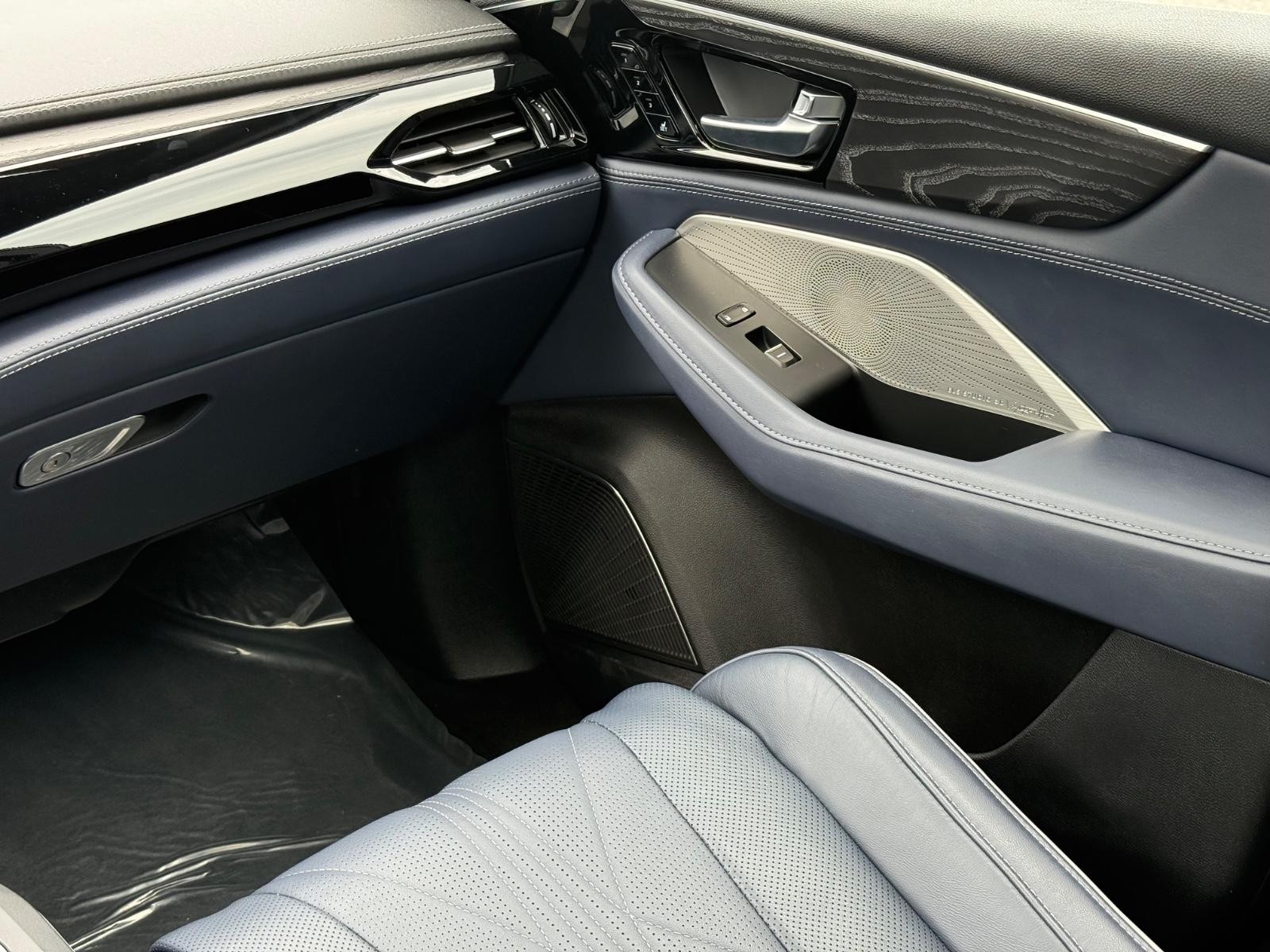 Acura MDX Vehicle Image 15