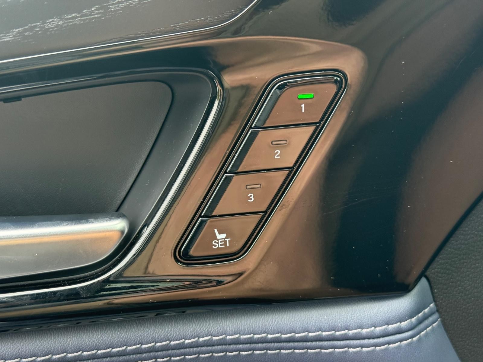 Acura MDX Vehicle Image 16