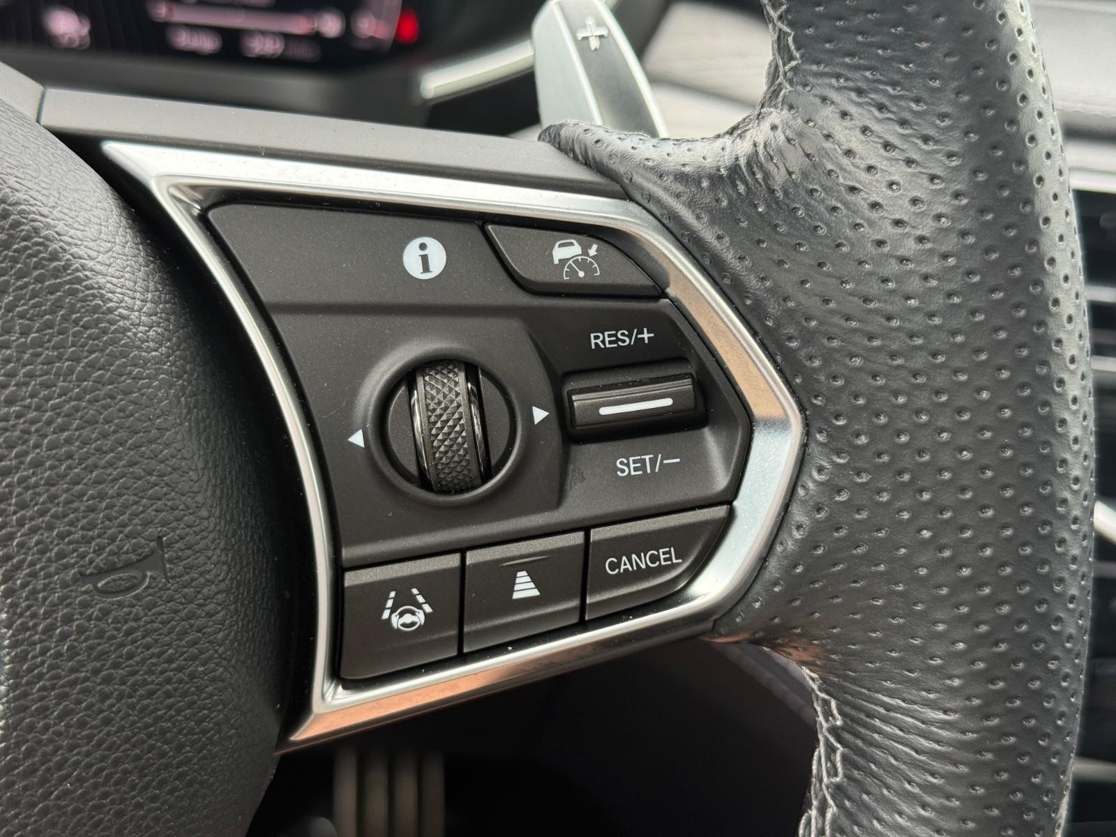 Acura MDX Vehicle Image 18