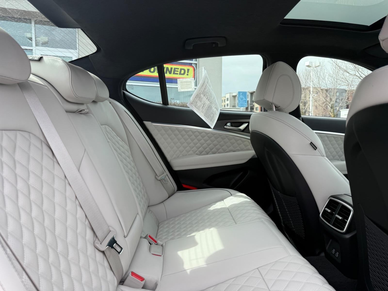 Genesis G70 Vehicle Image 10