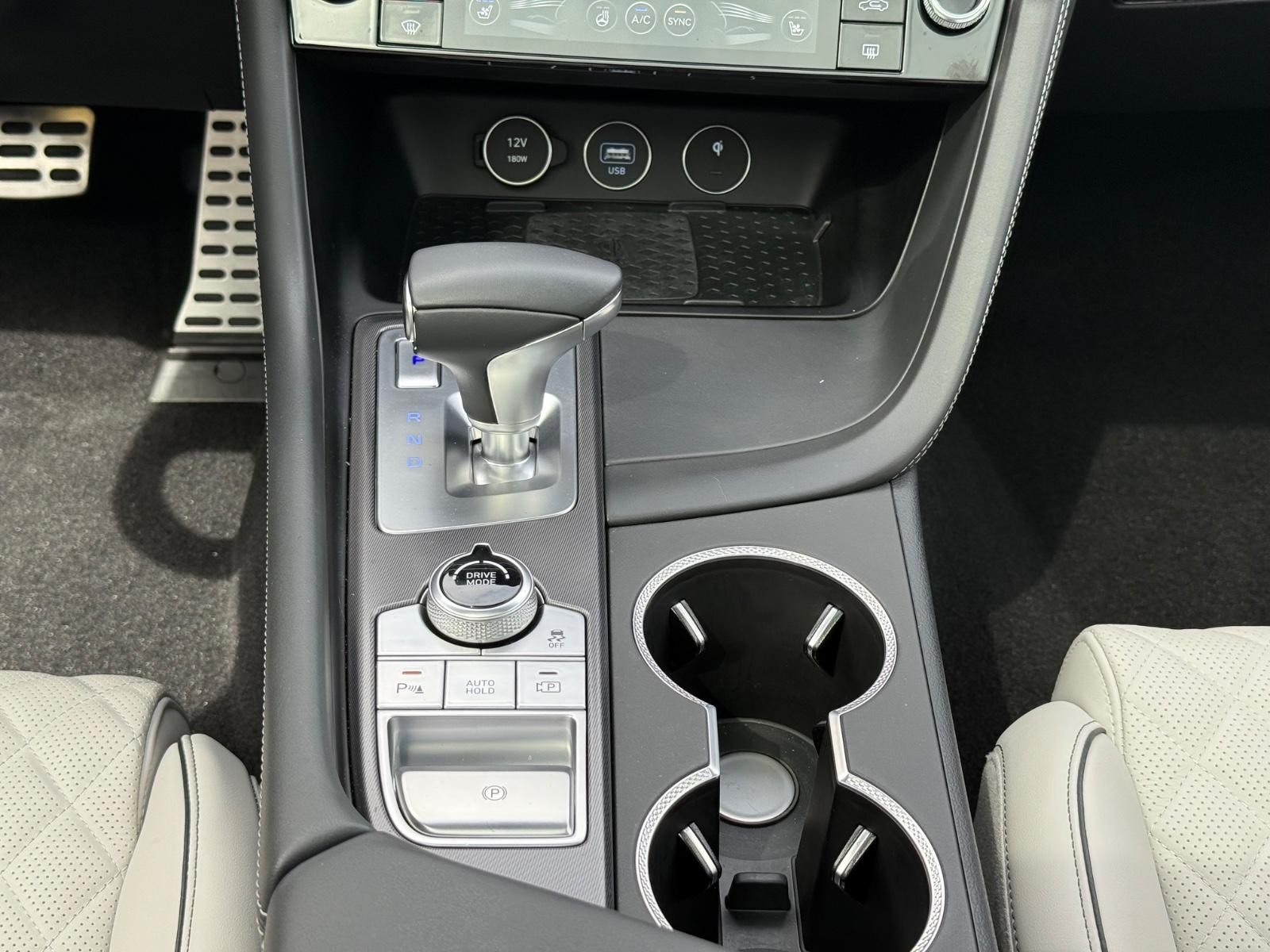 Genesis G70 Vehicle Image 13