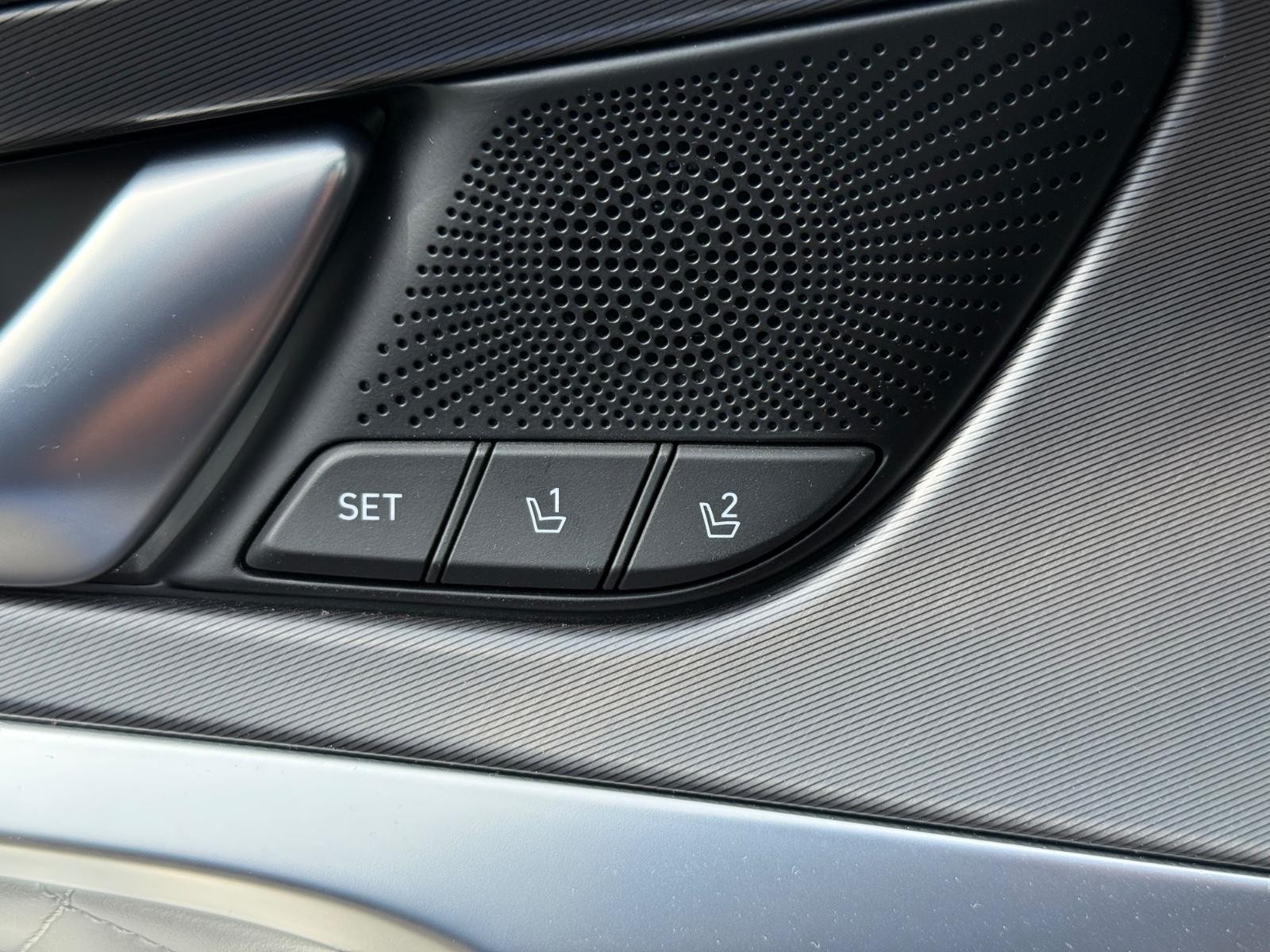 Genesis G70 Vehicle Image 16