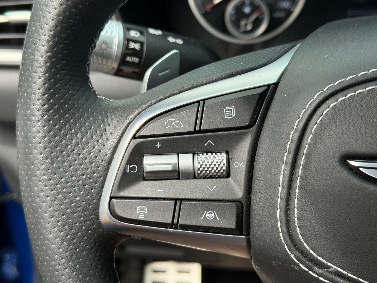Genesis G70 Vehicle Image 17