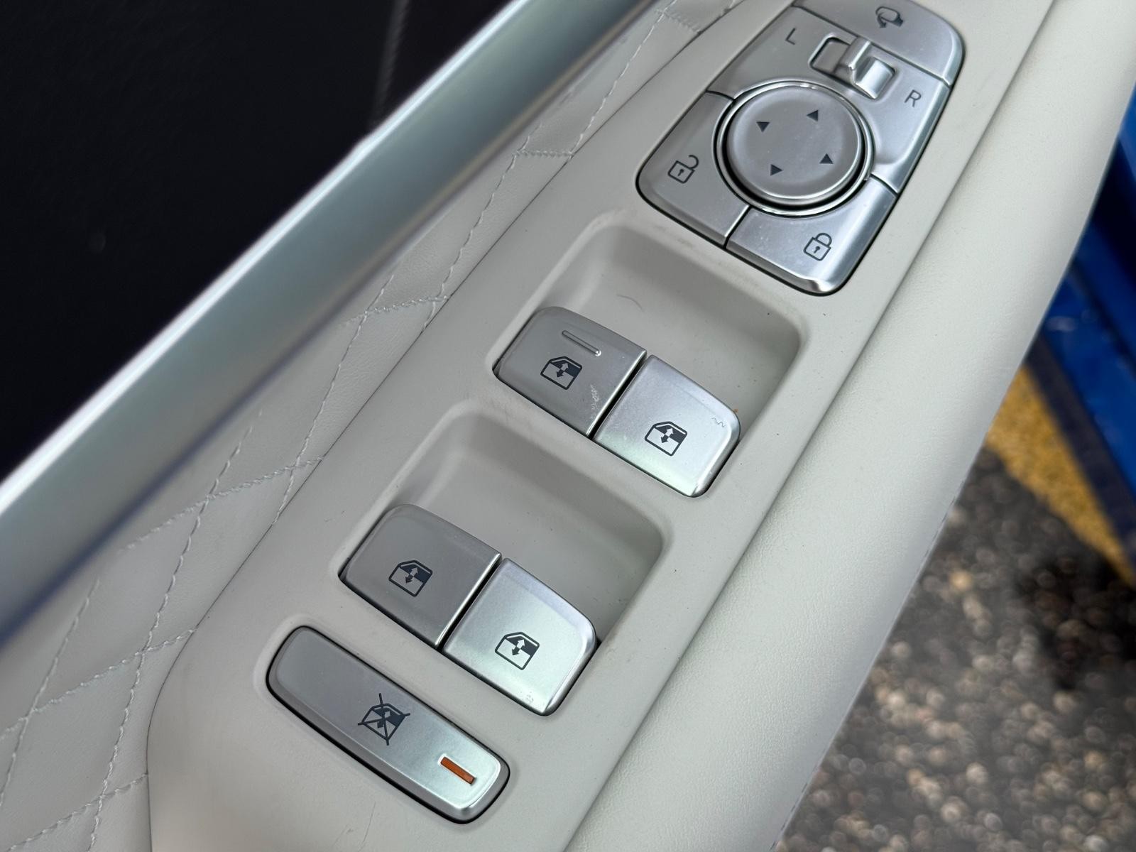 Genesis G70 Vehicle Image 22