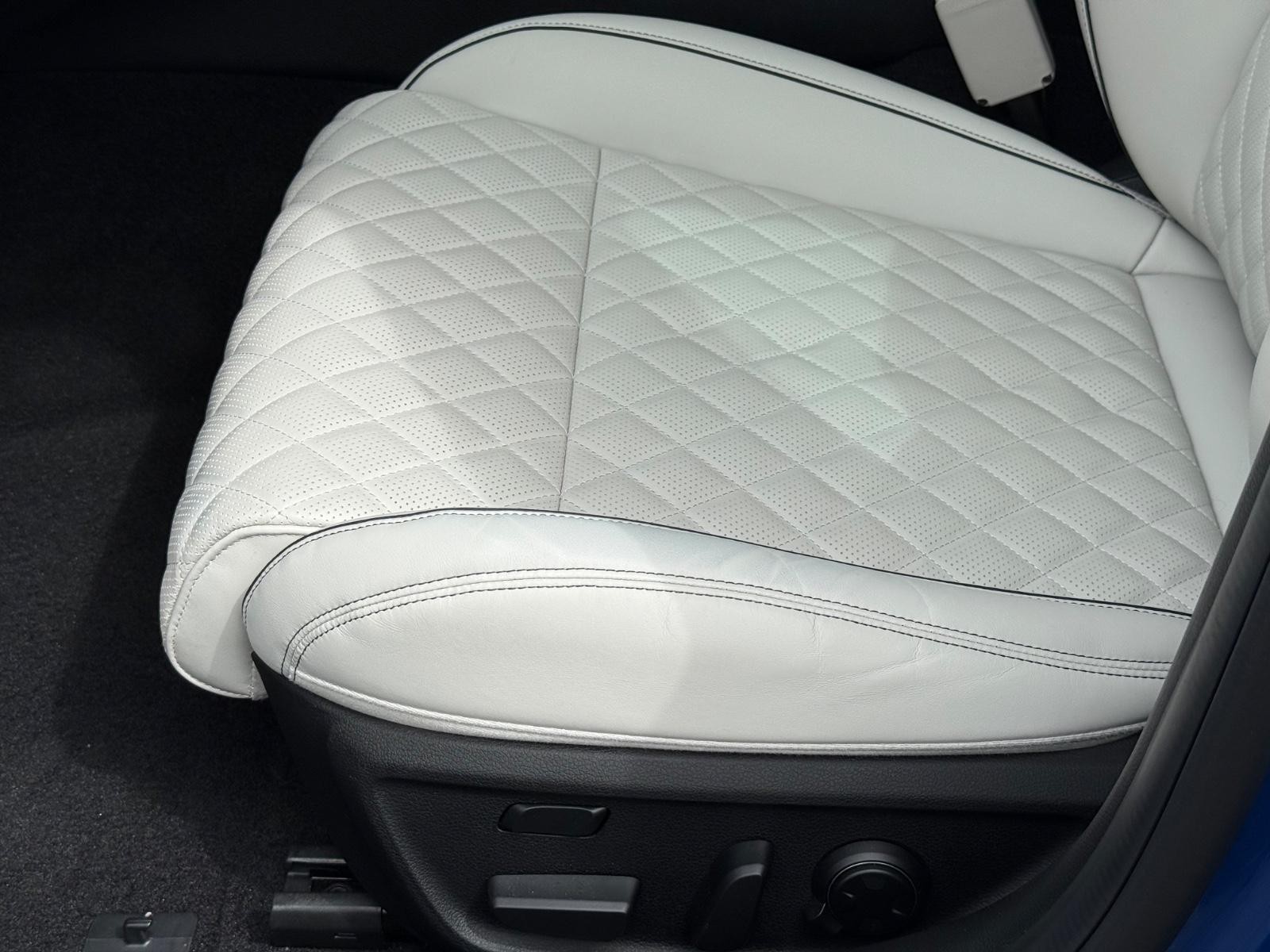 Genesis G70 Vehicle Image 23