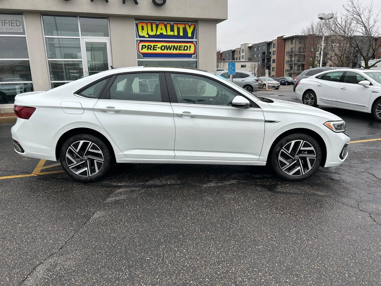 Volkswagen Jetta Vehicle Image 02