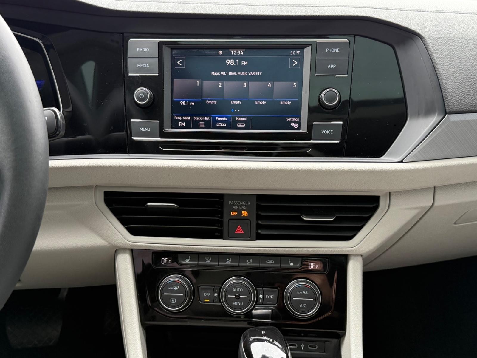 Volkswagen Jetta Vehicle Image 12