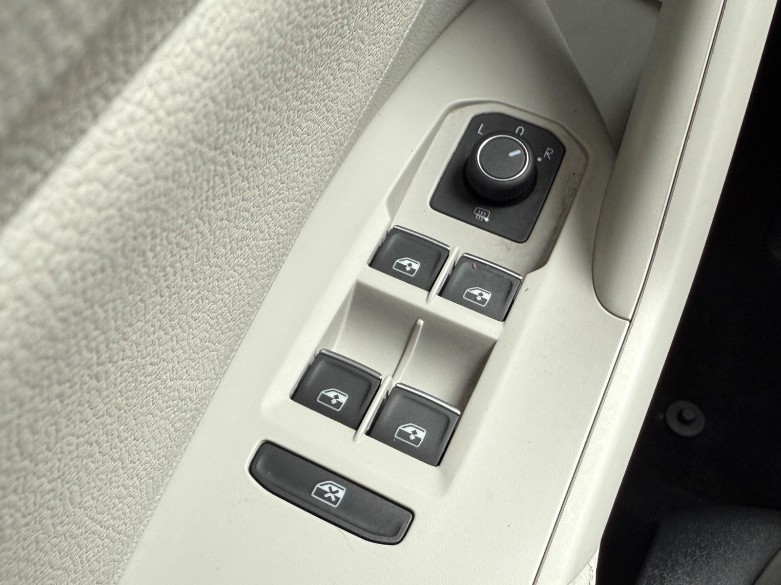 Volkswagen Jetta Vehicle Image 21
