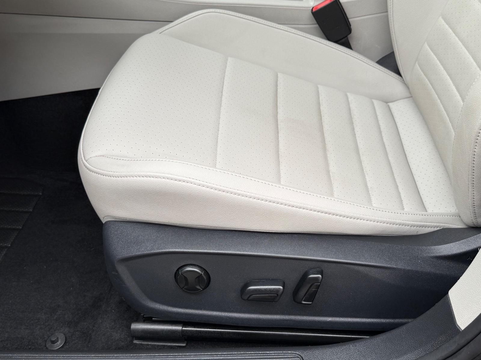 Volkswagen Jetta Vehicle Image 22