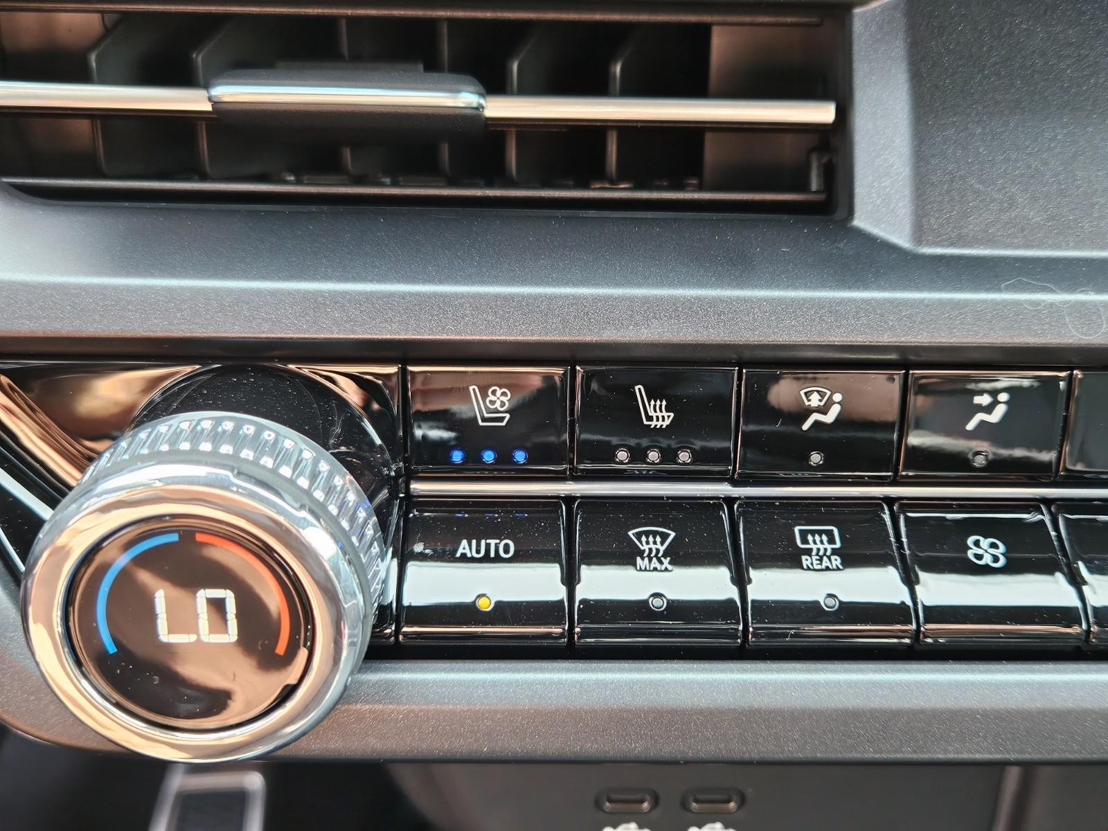 Acura ZDX Vehicle Image 15