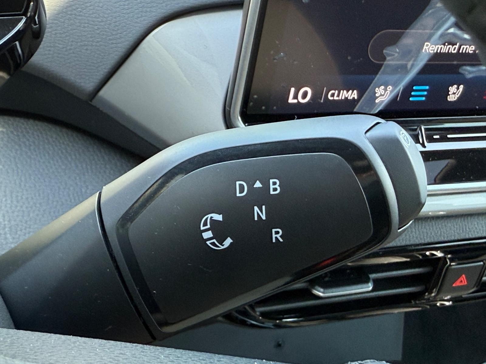 Volkswagen ID.4 Vehicle Image 12