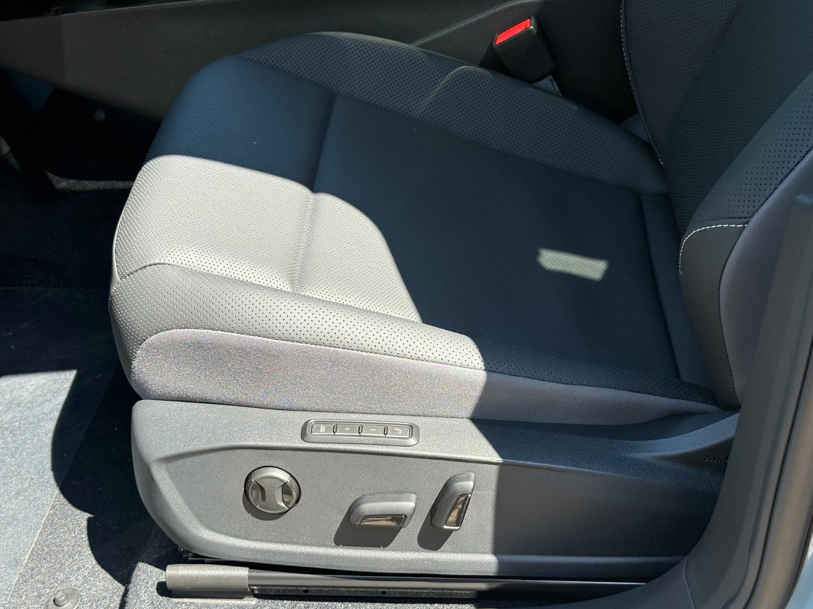 Volkswagen ID.4 Vehicle Image 16