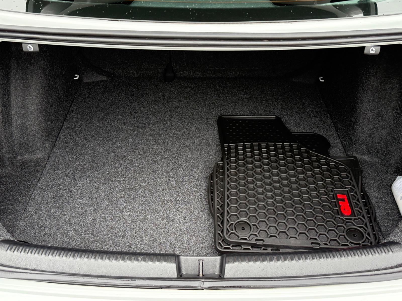 Volkswagen Jetta Vehicle Image 05