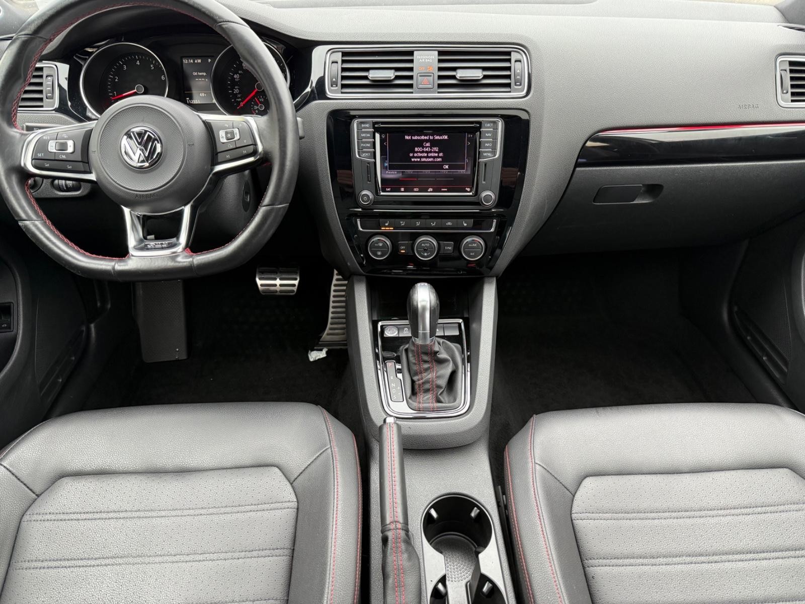 Volkswagen Jetta Vehicle Image 11
