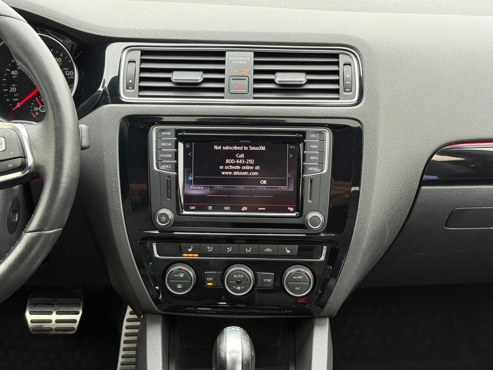 Volkswagen Jetta Vehicle Image 12