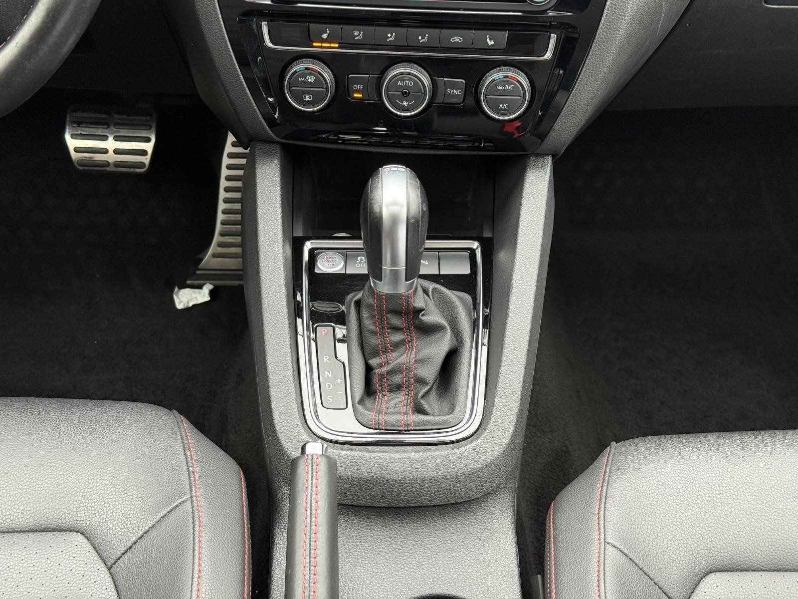 Volkswagen Jetta Vehicle Image 13
