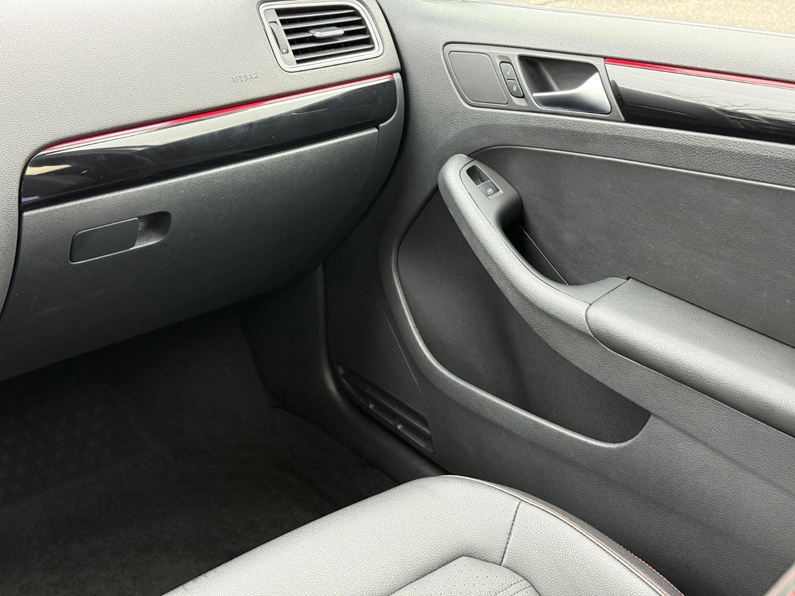 Volkswagen Jetta Vehicle Image 15