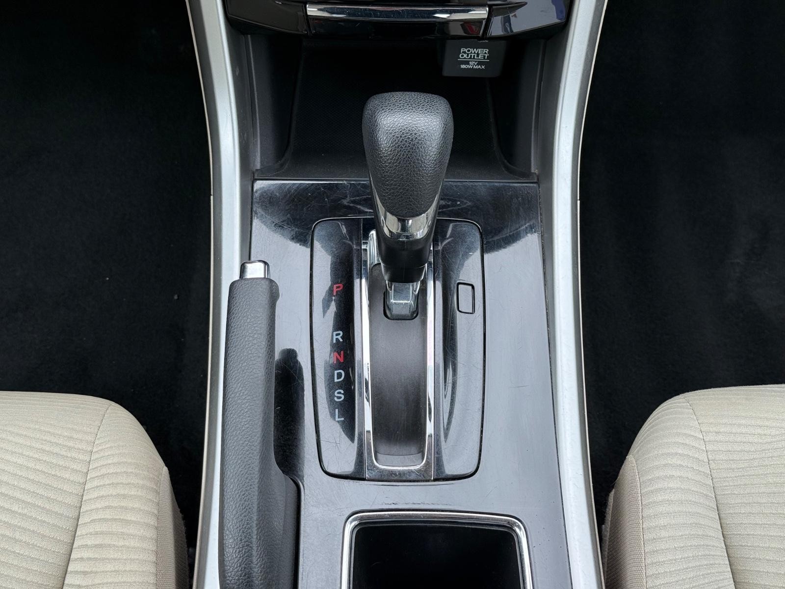 Honda Accord Sedan Vehicle Image 13