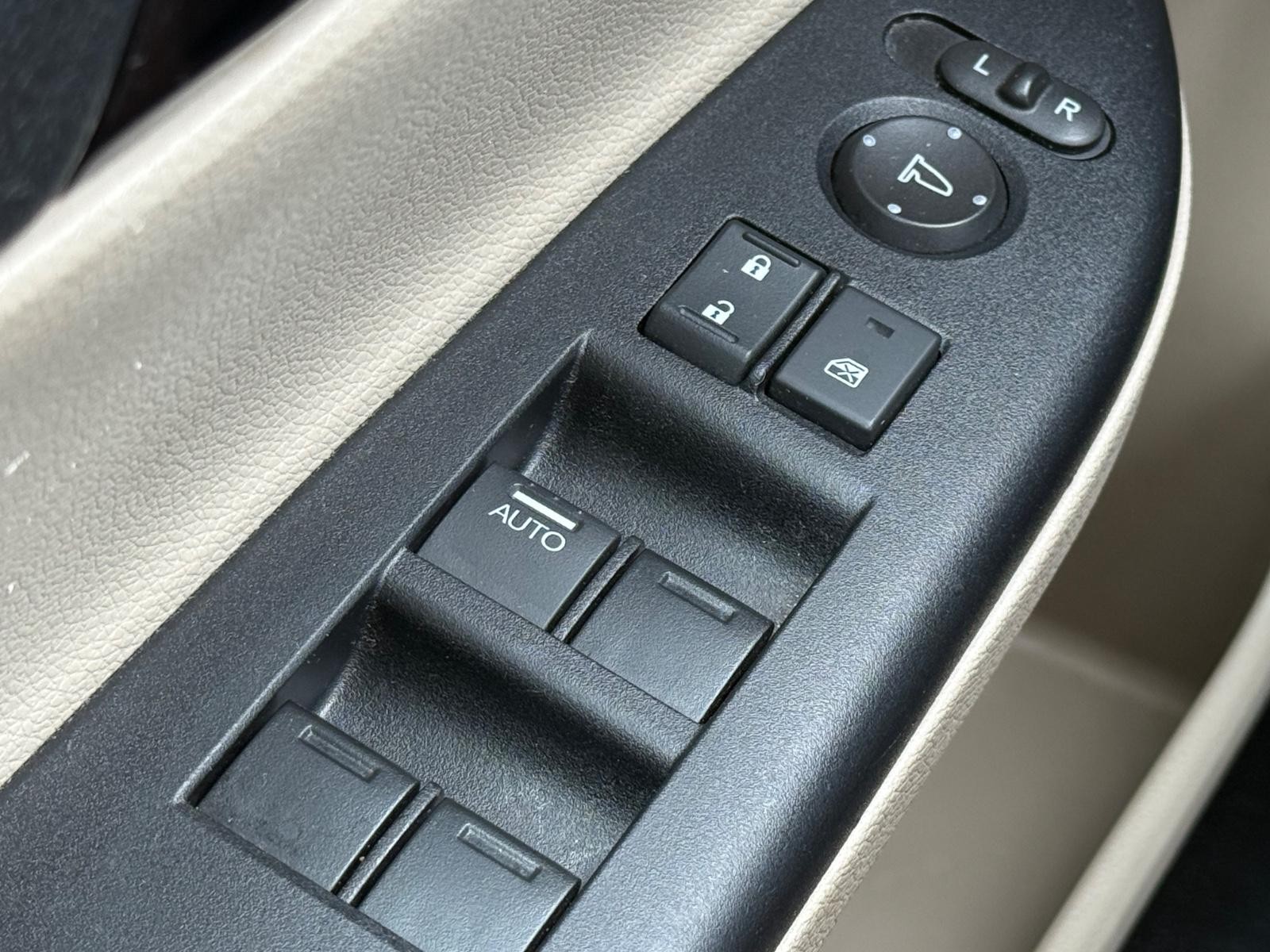 Honda Accord Sedan Vehicle Image 20