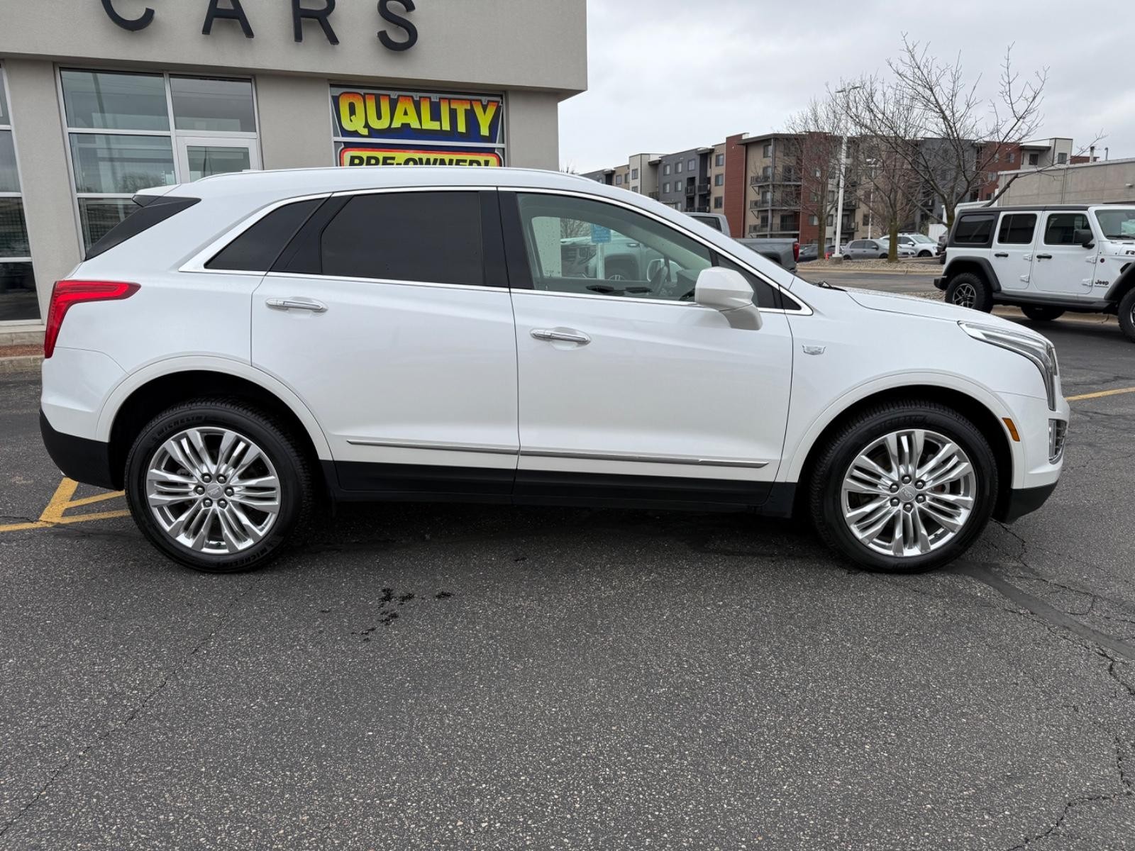 Cadillac XT5 Vehicle Image 02
