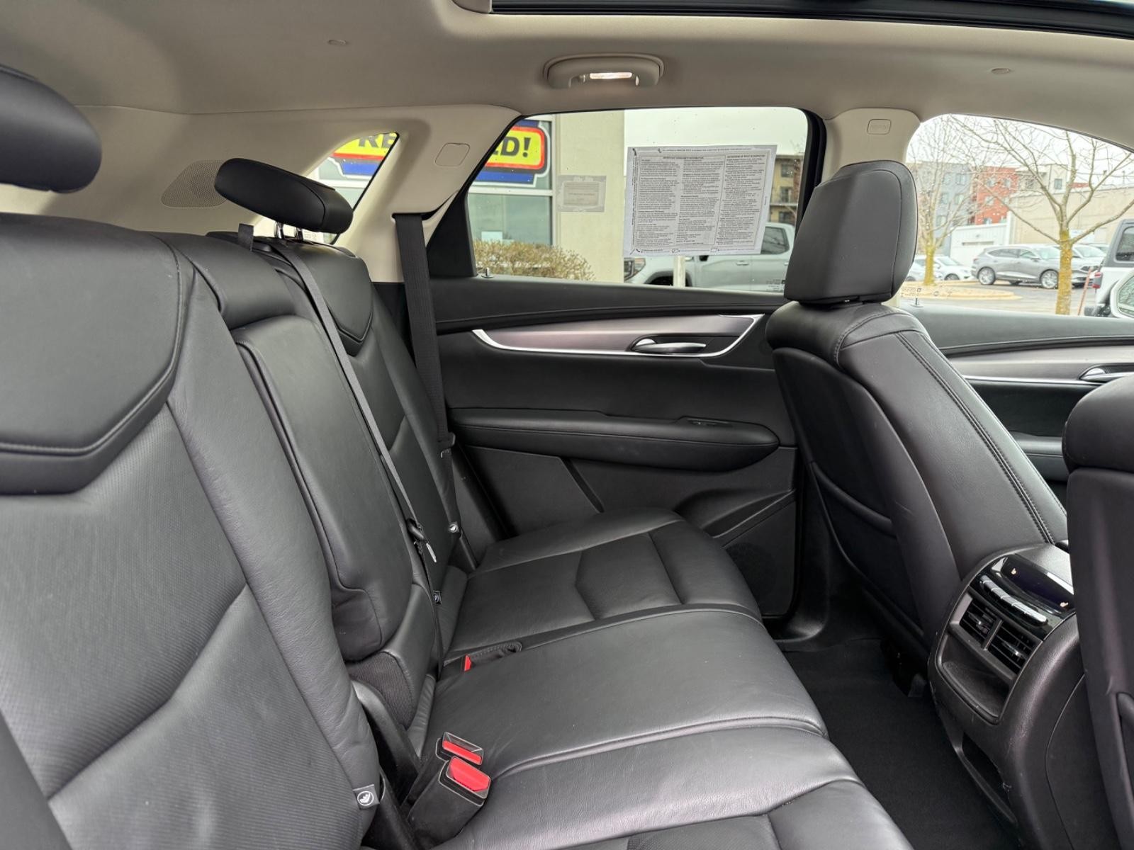 Cadillac XT5 Vehicle Image 10