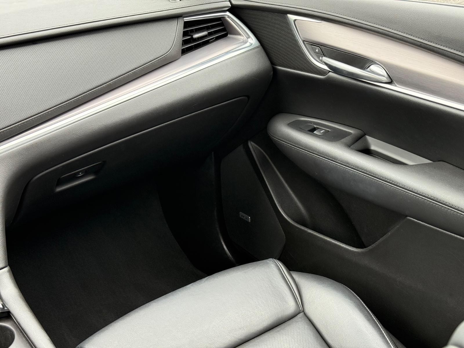 Cadillac XT5 Vehicle Image 15