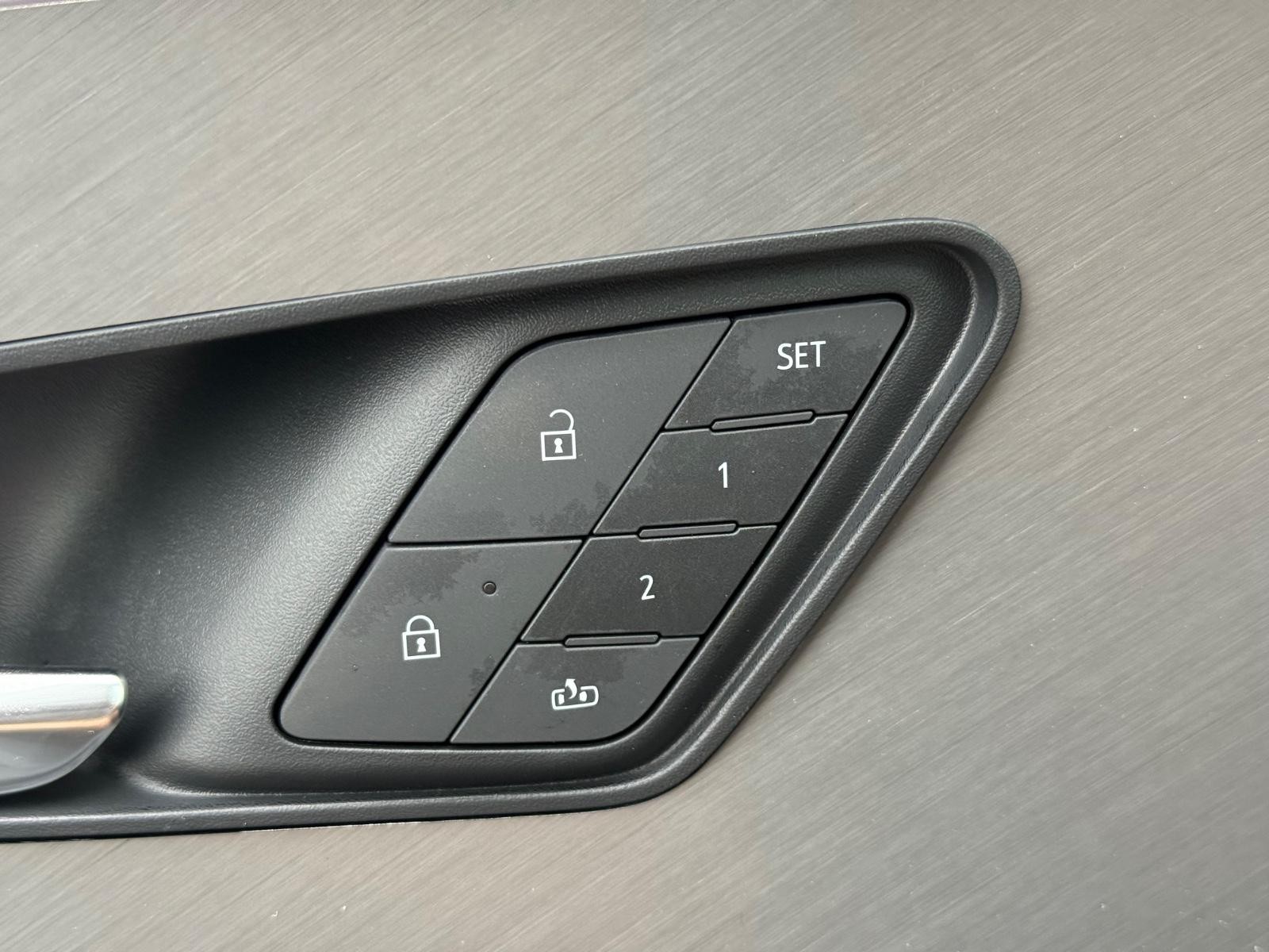 Acura ZDX Vehicle Image 10