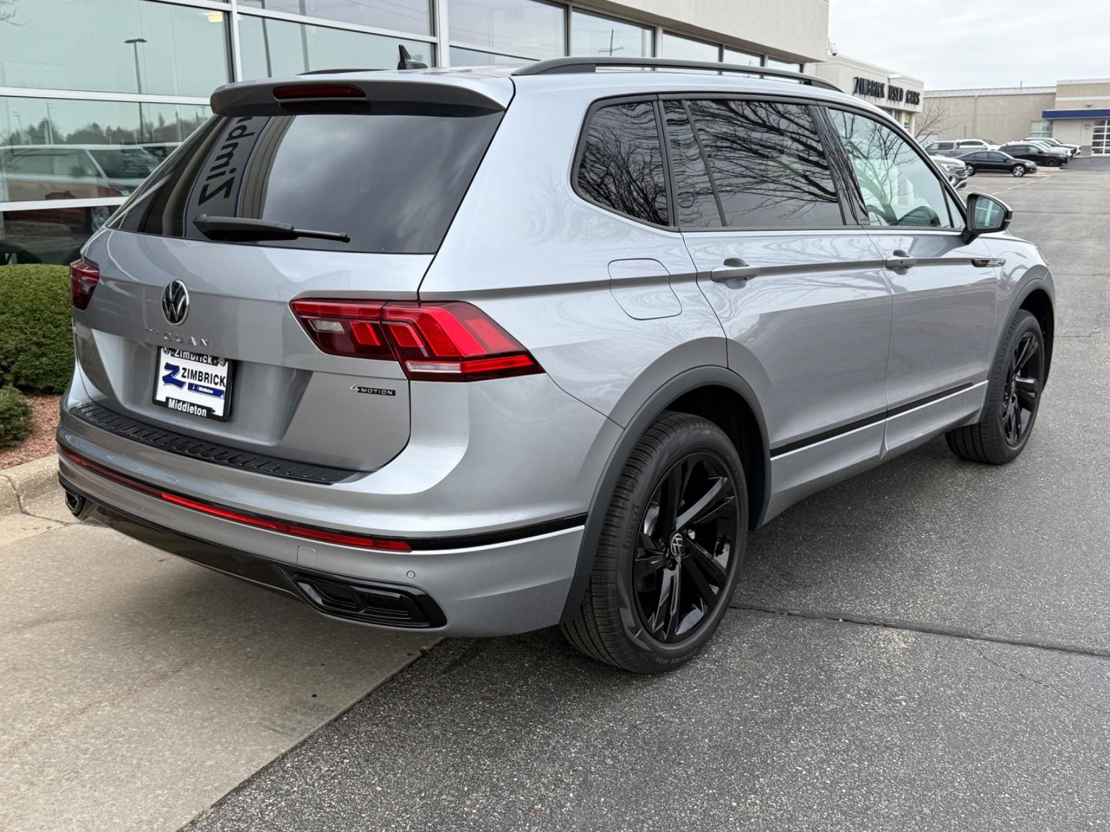 Volkswagen Tiguan Vehicle Image 03