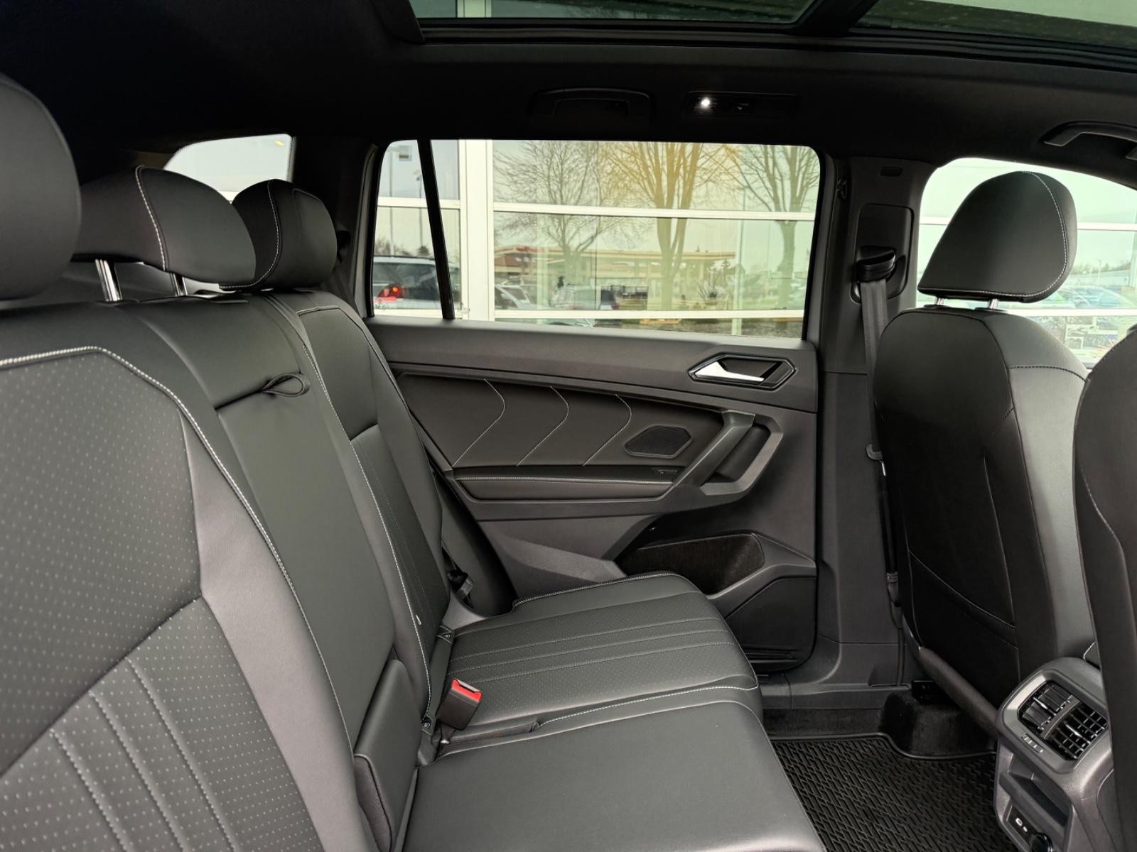 Volkswagen Tiguan Vehicle Image 05