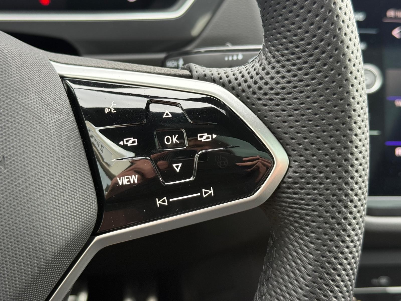 Volkswagen Tiguan Vehicle Image 12