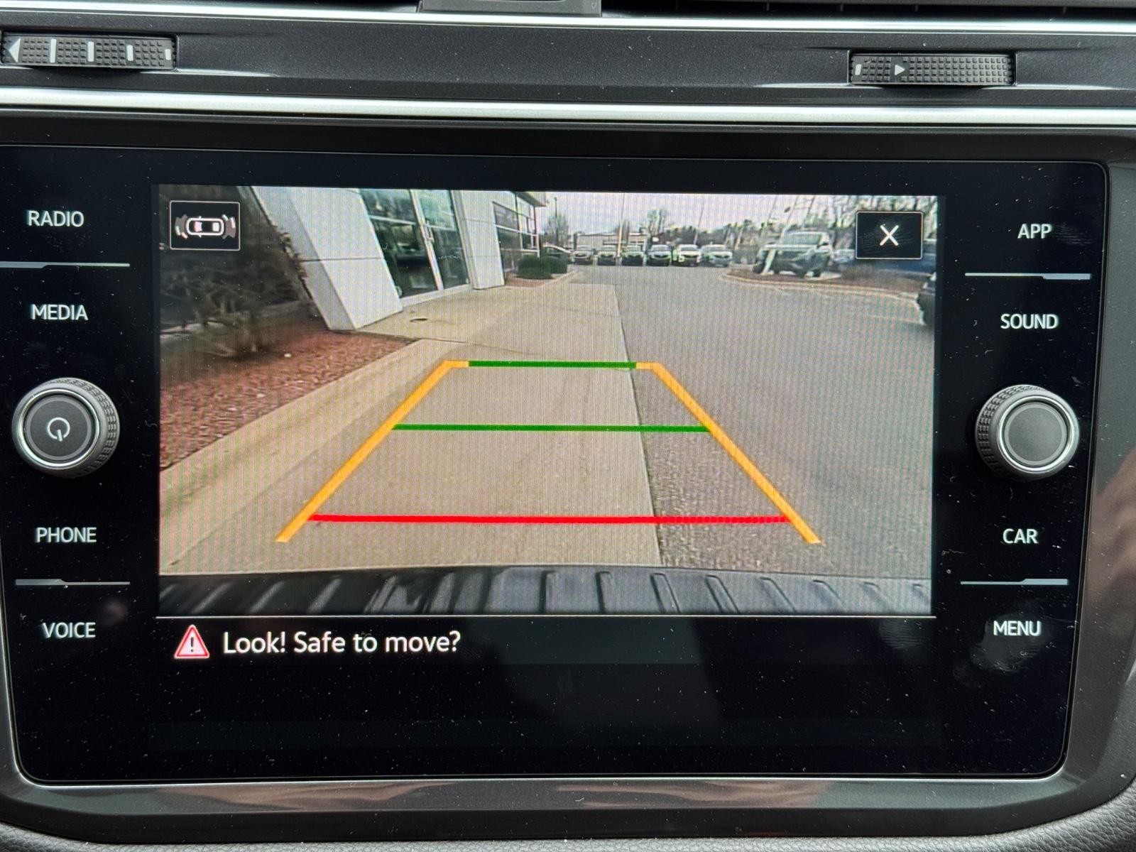 Volkswagen Tiguan Vehicle Image 13