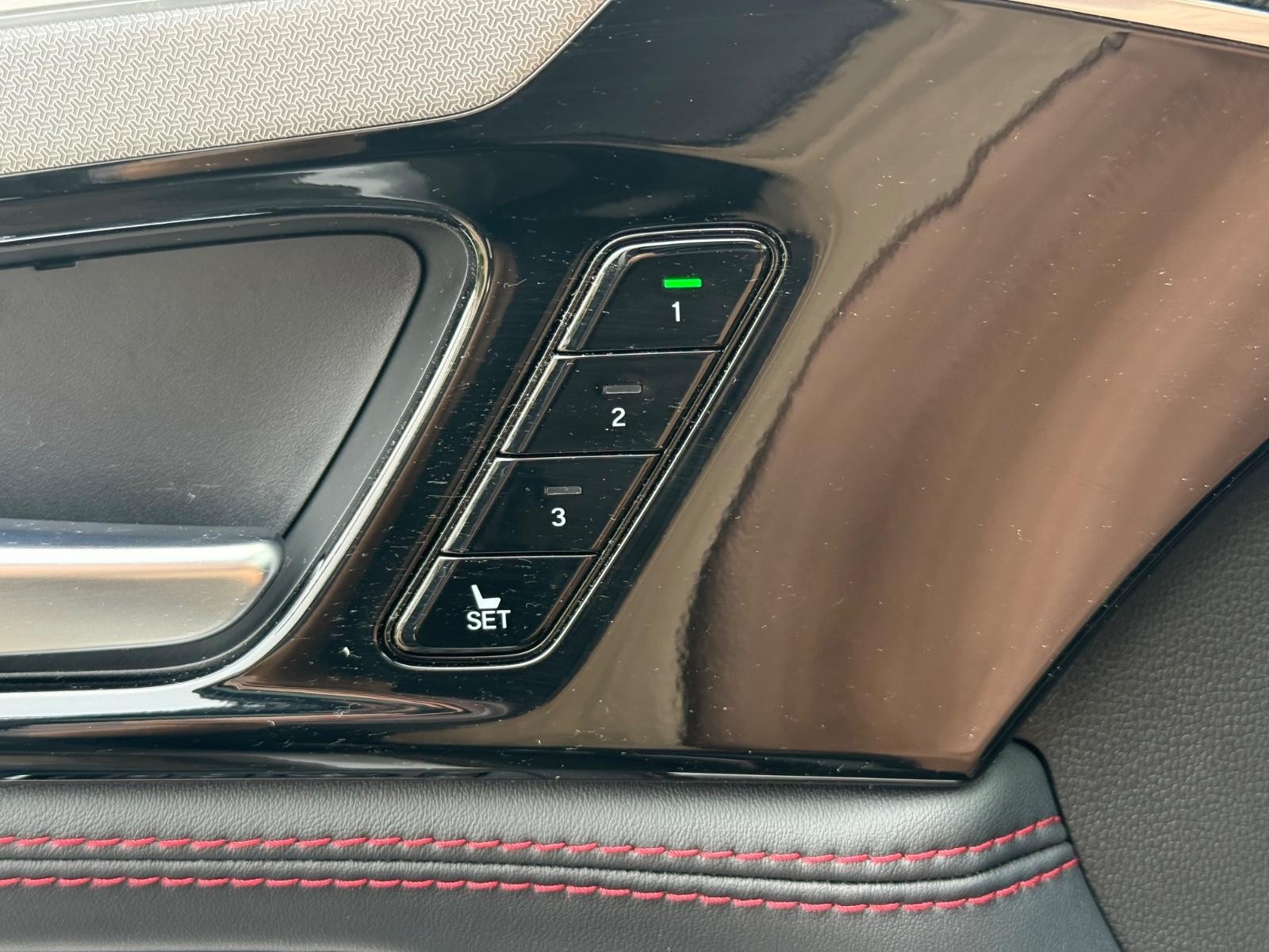 Acura MDX Vehicle Image 17