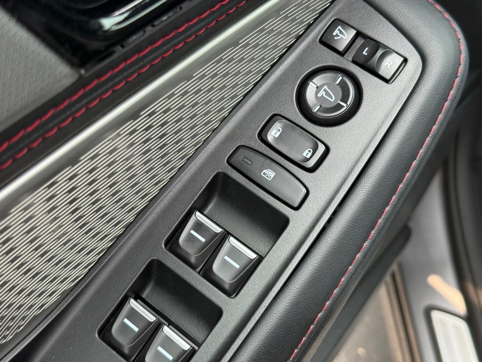 Acura MDX Vehicle Image 23