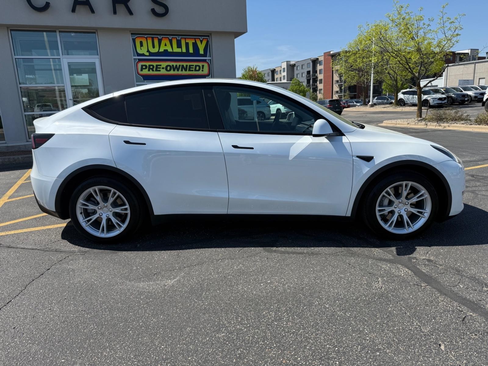 Tesla Model Y Vehicle Image 02