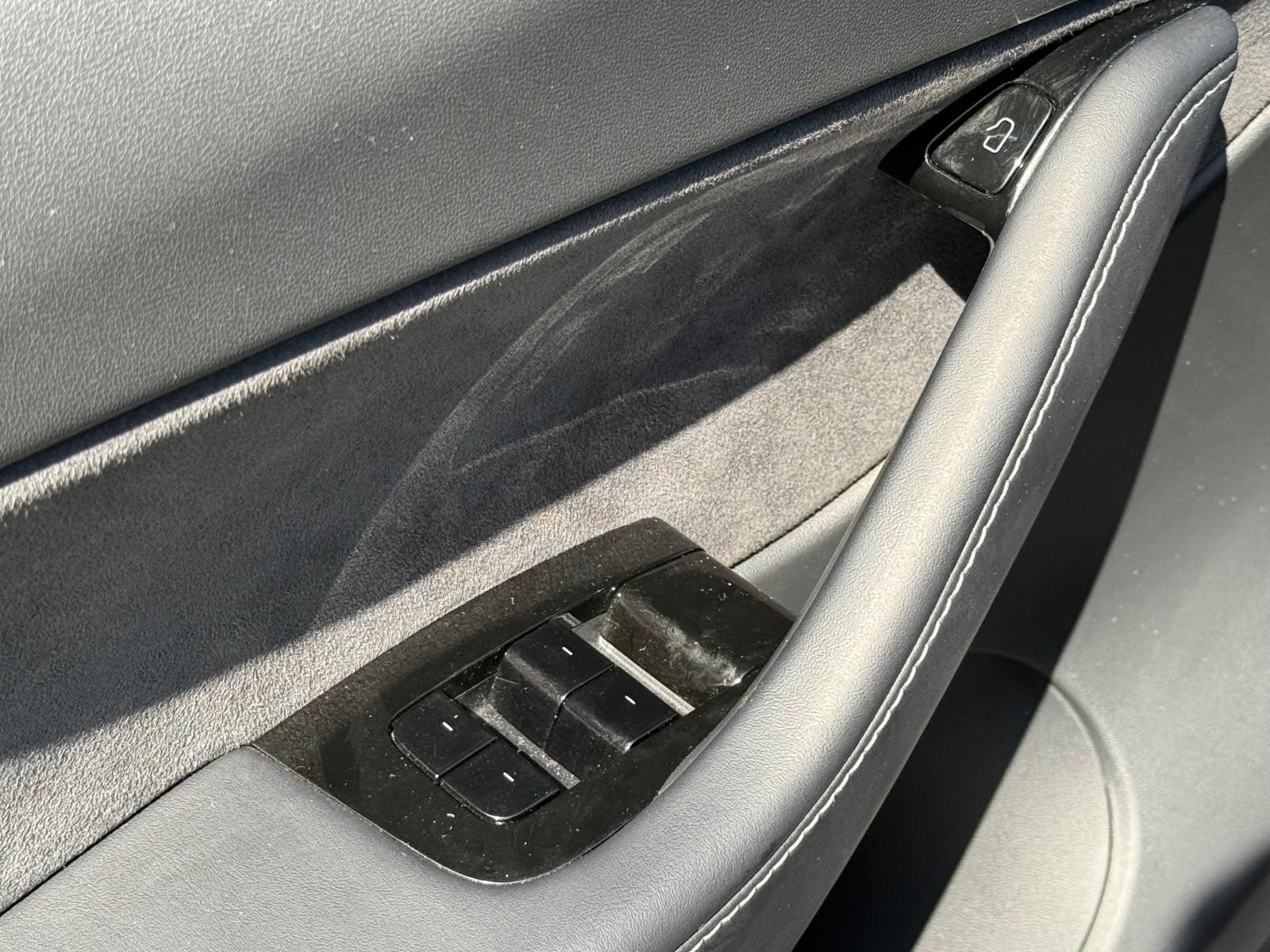 Tesla Model Y Vehicle Image 21