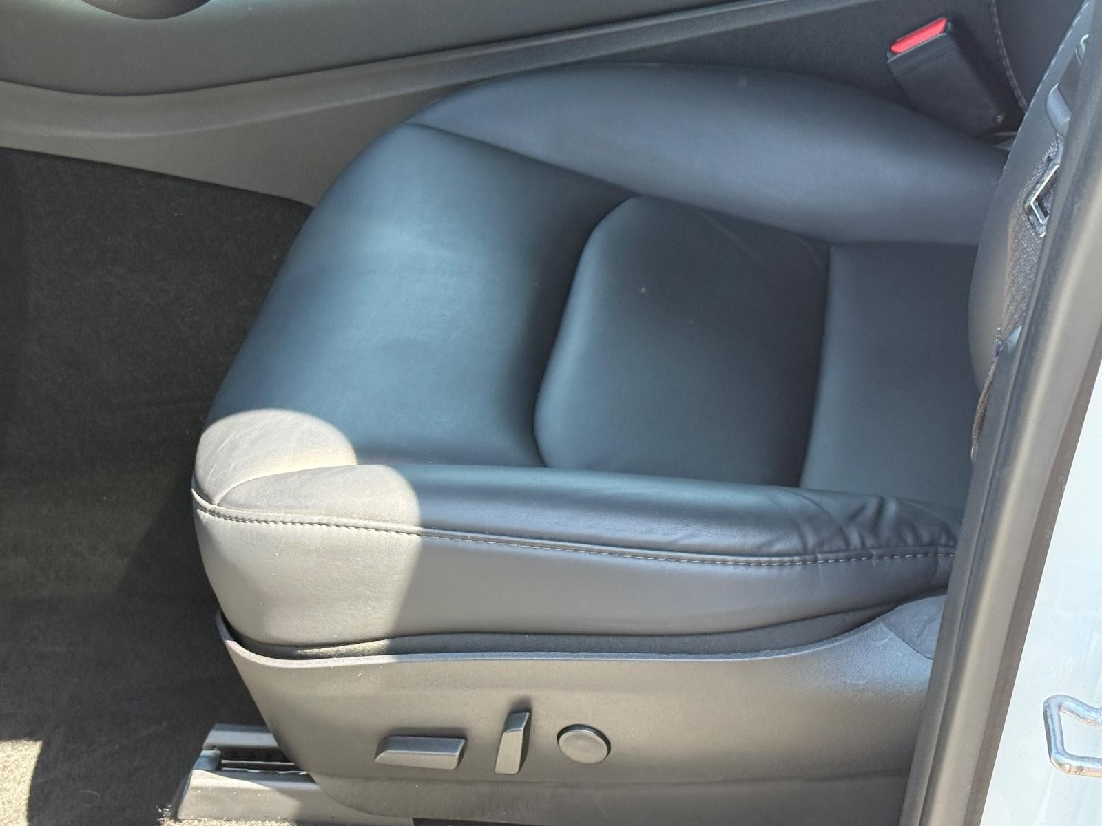 Tesla Model Y Vehicle Image 22