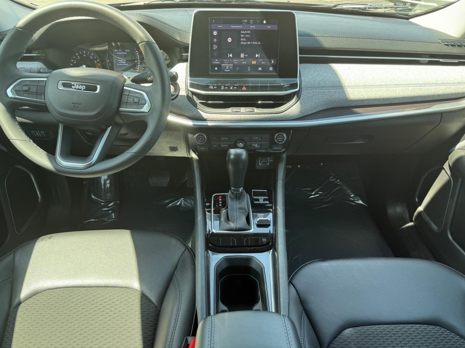 Jeep Compass Vehicle Image 11